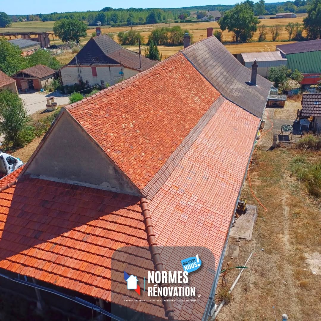 Avant après d’un nettoyage et traitement de toiture près de Chalon-sur-Saône