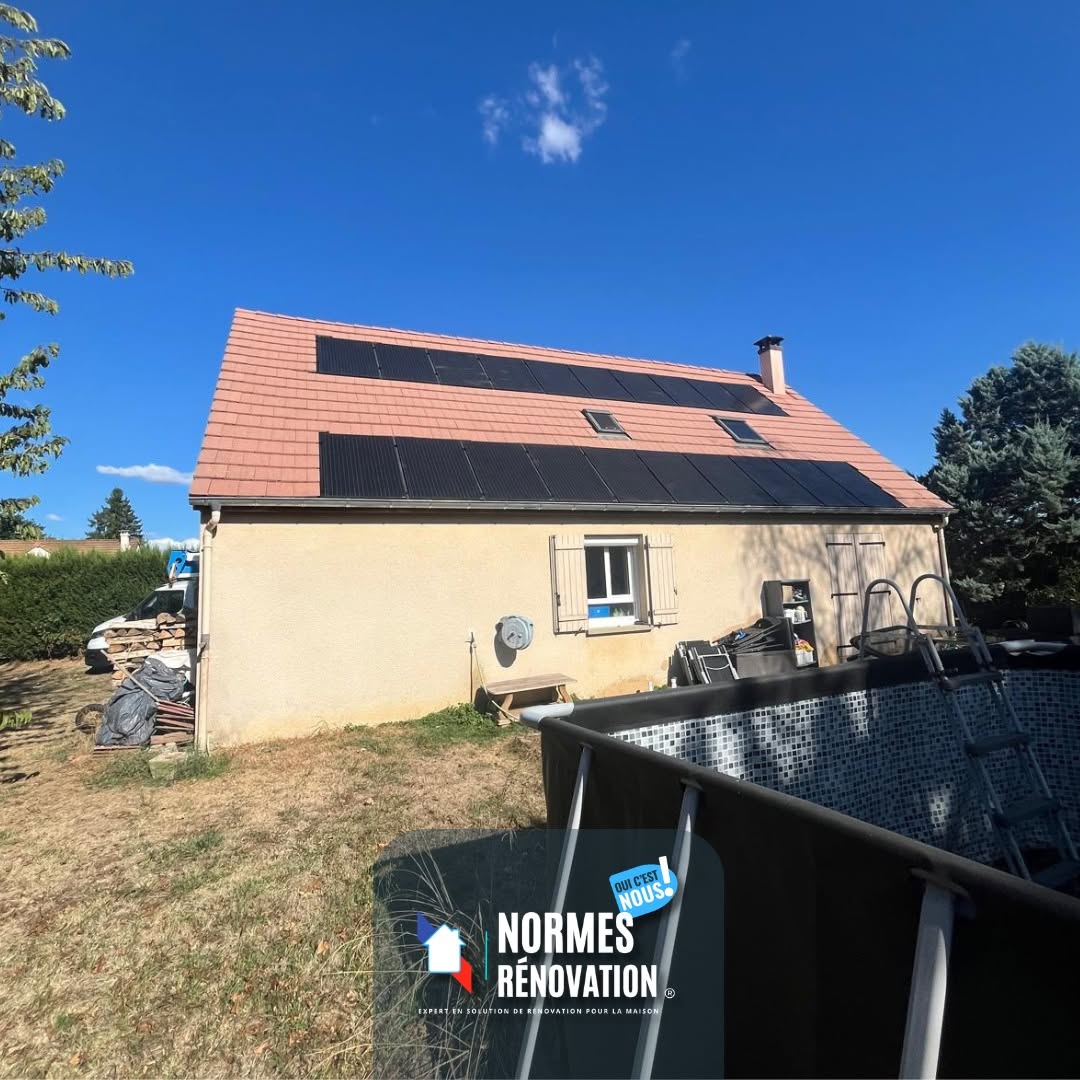 Nettoyage et traitement hydrofuge d’une toiture près de Chalon-sur-Saône par Normes Rénovation.